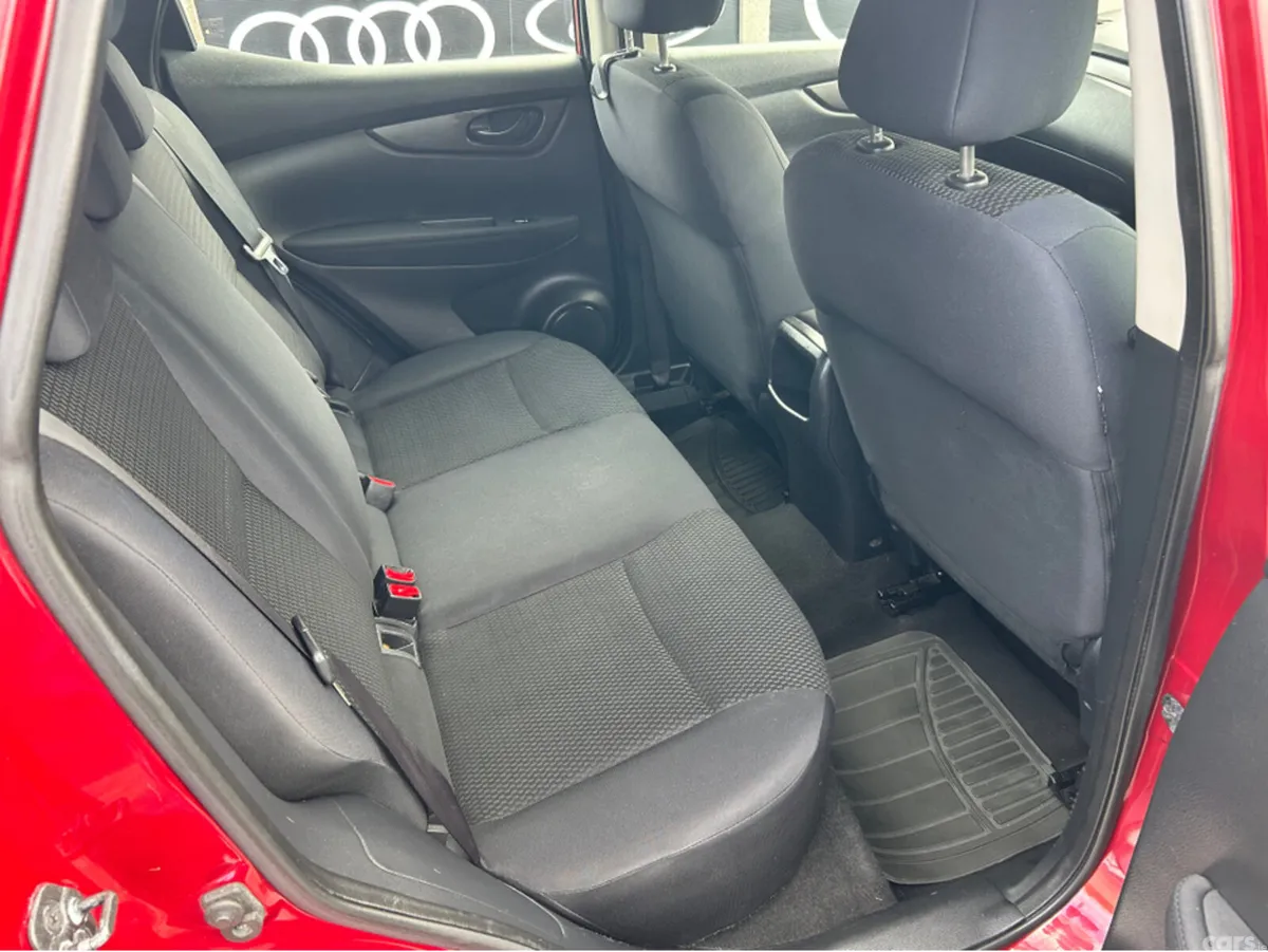 Nissan Qashqai MPV, Diesel, 2015, Red