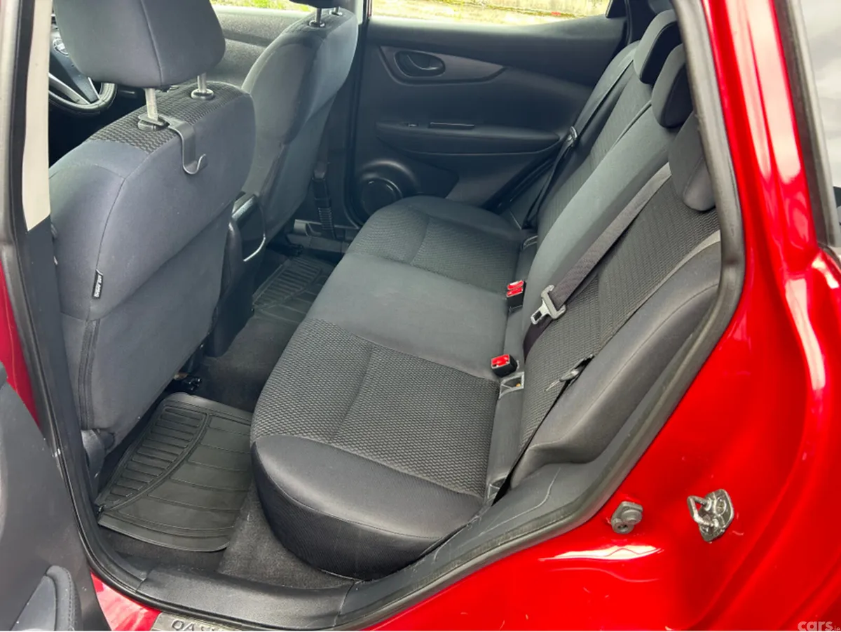 Nissan Qashqai MPV, Diesel, 2015, Red