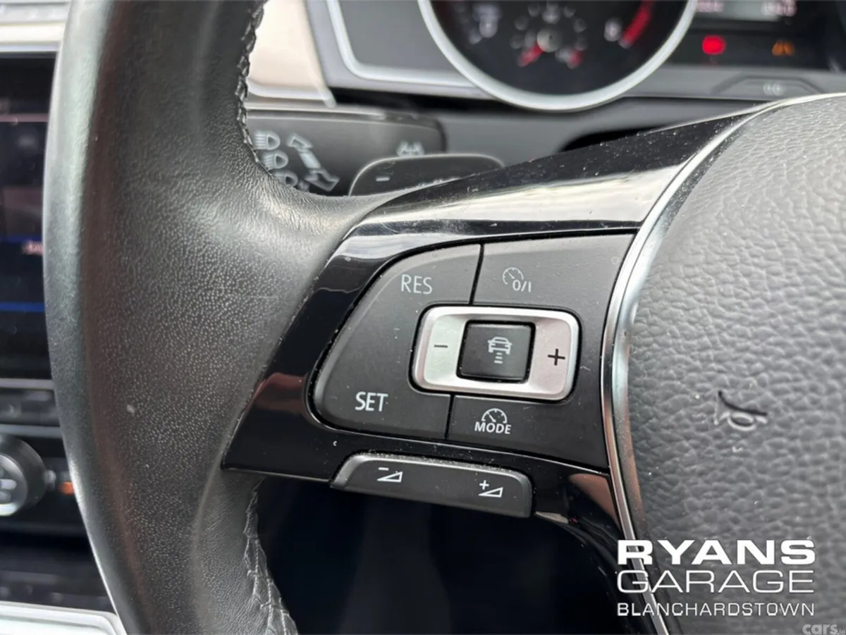 Volkswagen Passat Estate, Petrol, 2018, White