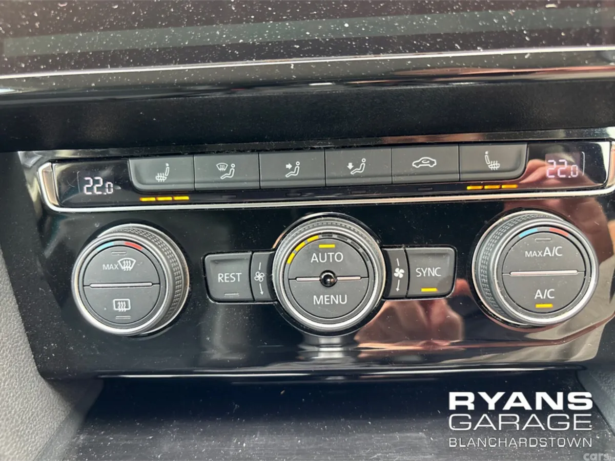 Volkswagen Passat Estate, Petrol, 2018, White