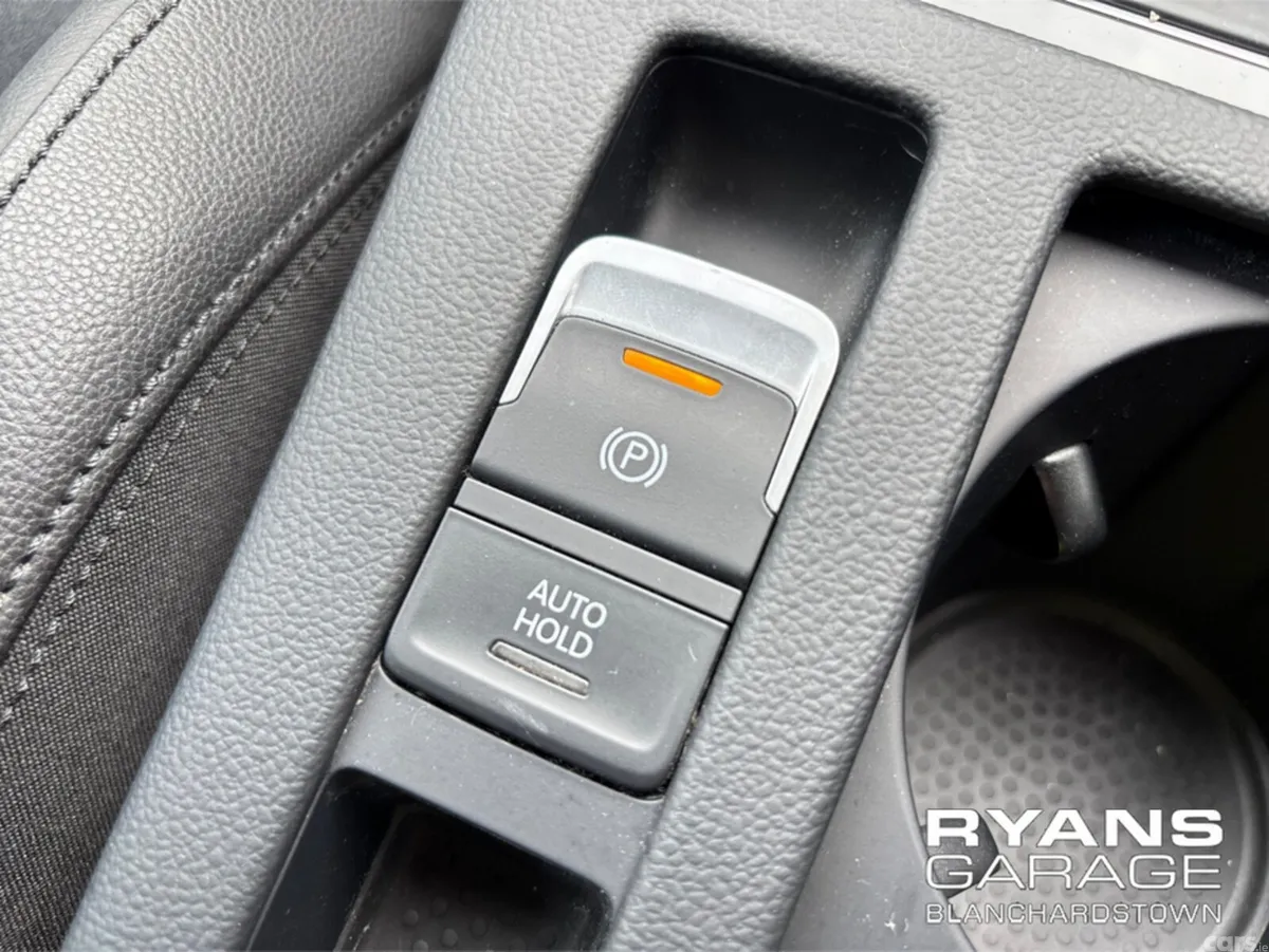 Volkswagen Passat Estate, Petrol, 2018, White