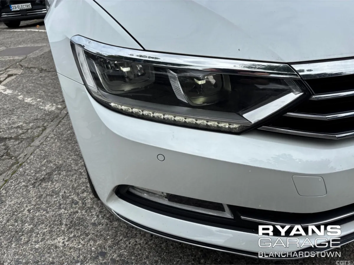 Volkswagen Passat Estate, Petrol, 2018, White