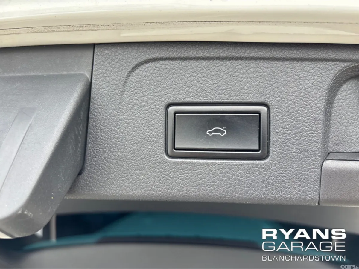 Volkswagen Passat Estate, Petrol, 2018, White