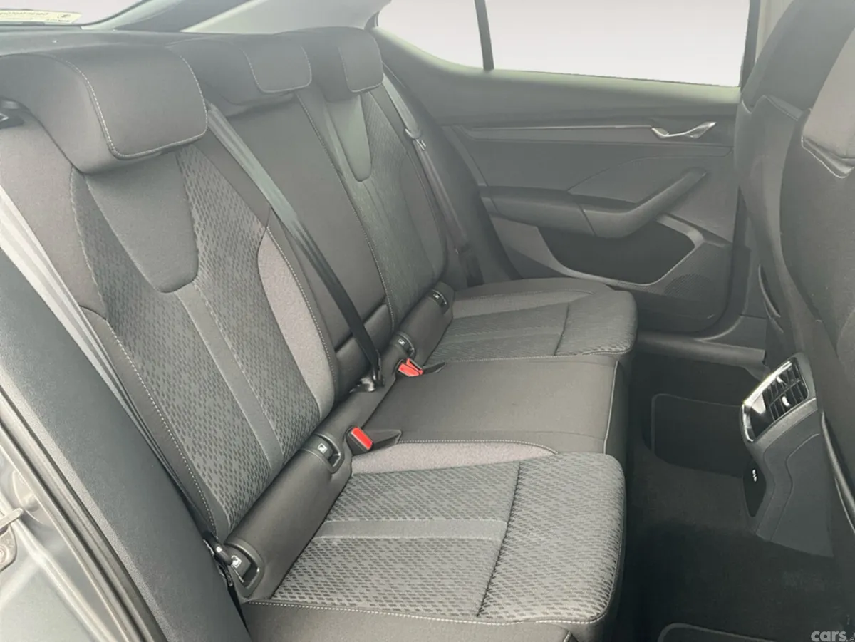 Skoda Octavia Hatchback, Diesel, 2024, Grey