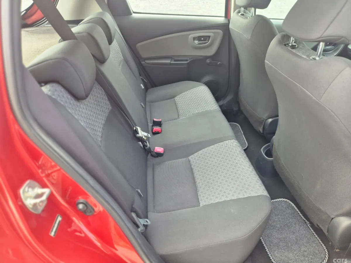 Toyota Yaris Hatchback, Petrol, 2015, Red