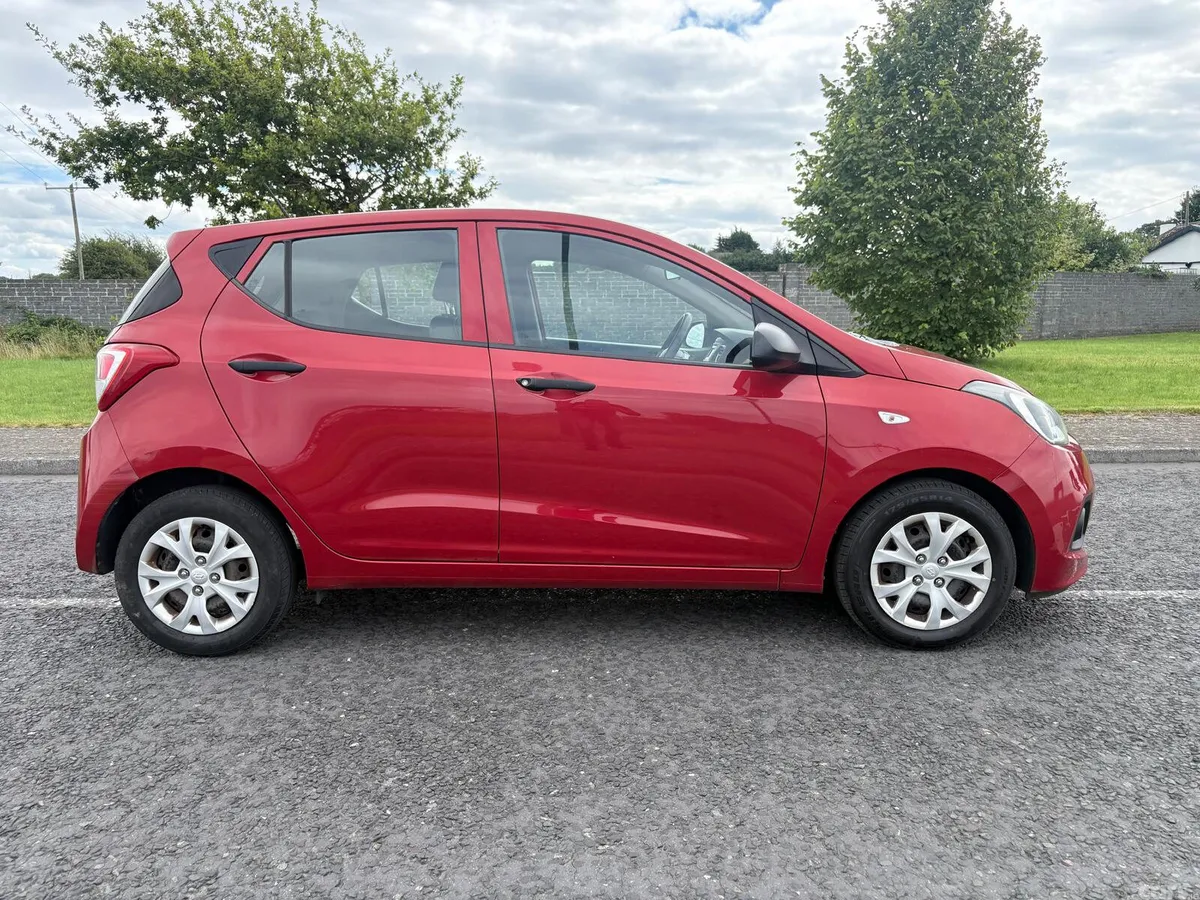Hyundai i10 Hatchback, Petrol, 2015, Red