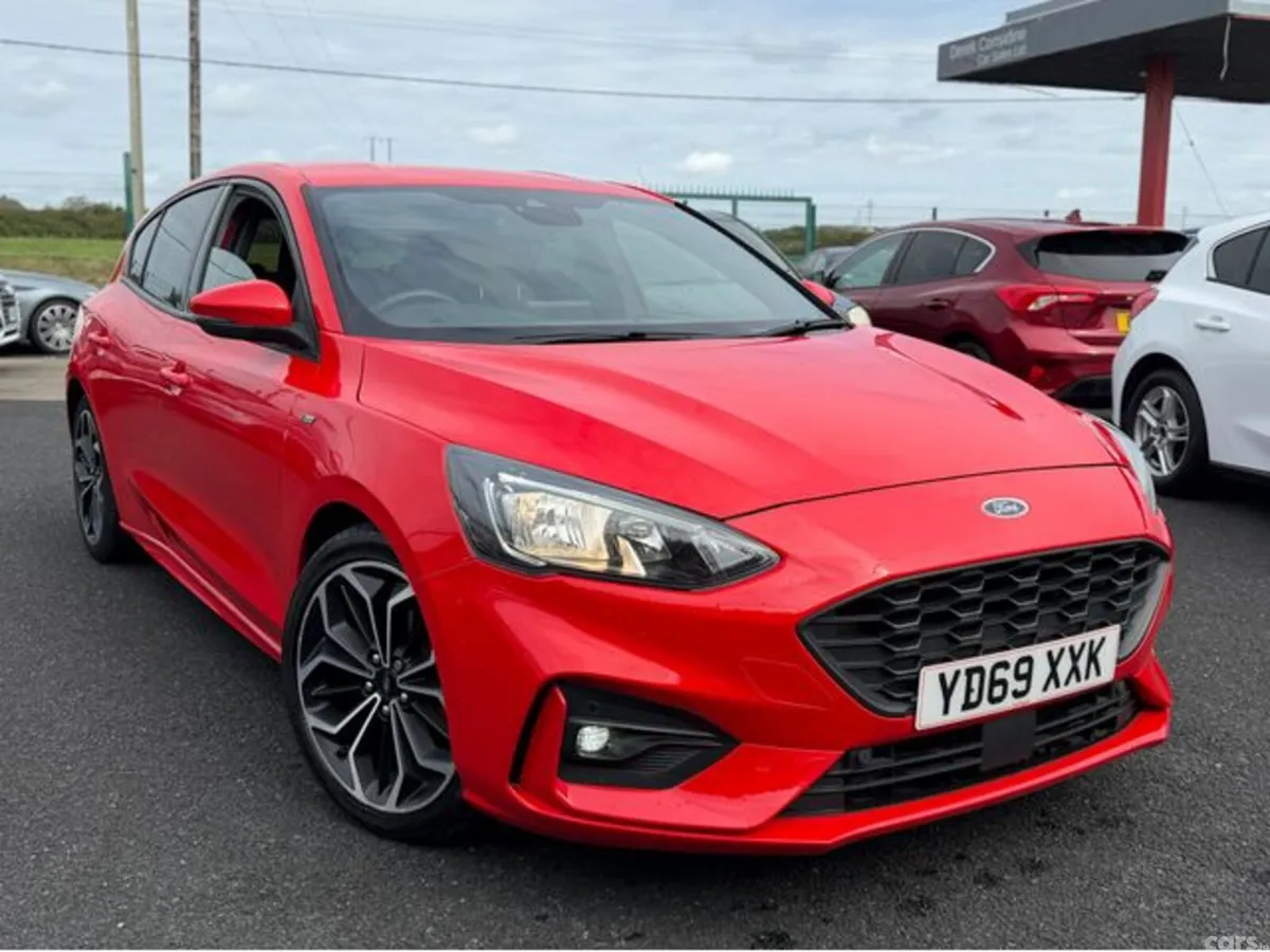 Ford Focus Hatchback, Diesel, 2019, Red