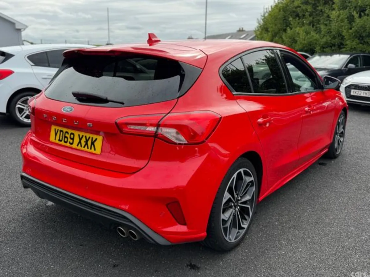 Ford Focus Hatchback, Diesel, 2019, Red