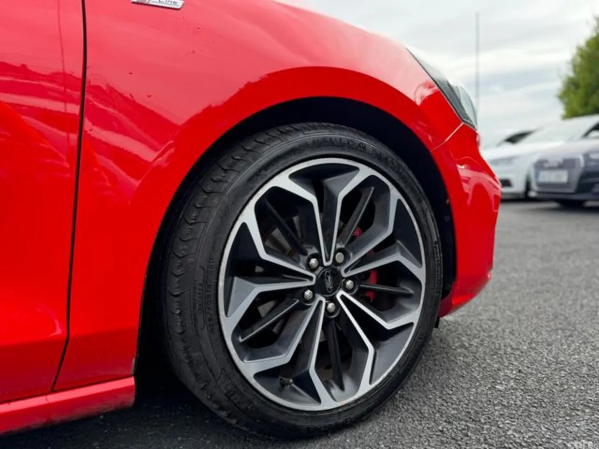 Ford Focus Hatchback, Diesel, 2019, Red