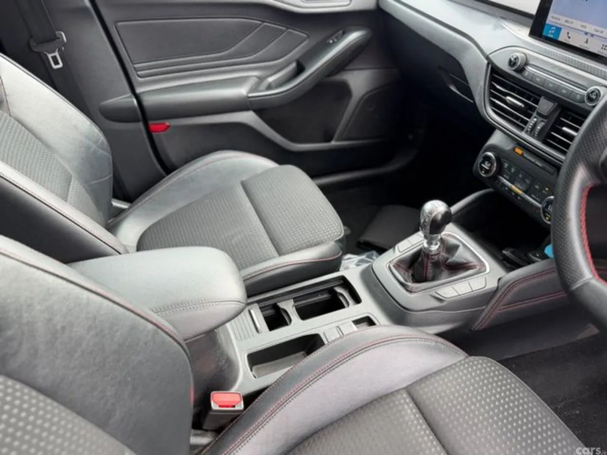 Ford Focus Hatchback, Diesel, 2019, Red