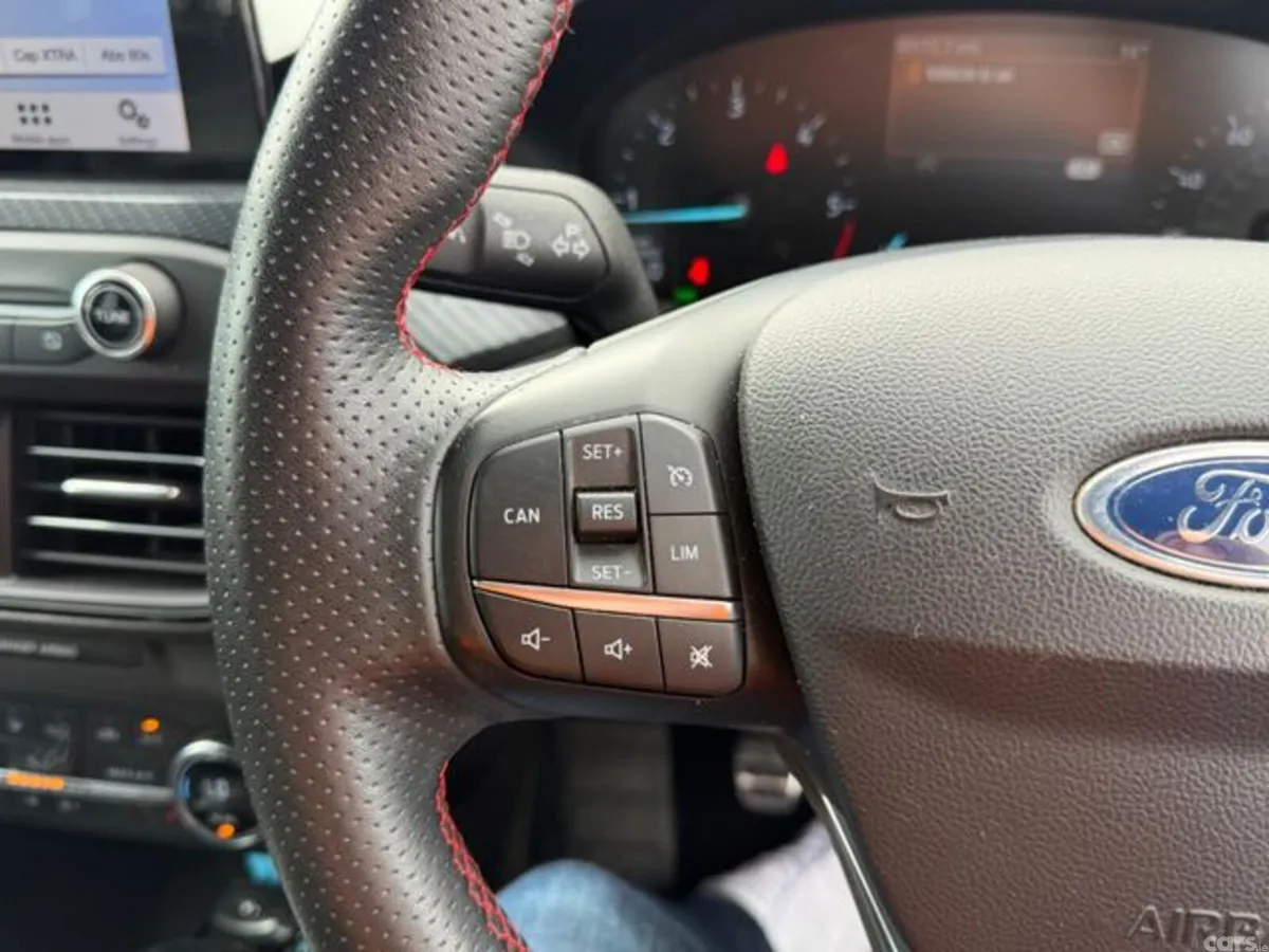 Ford Focus Hatchback, Diesel, 2019, Red