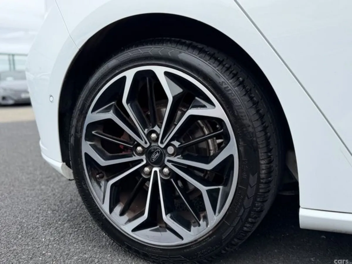 Ford Focus Hatchback, Diesel, 2020, White