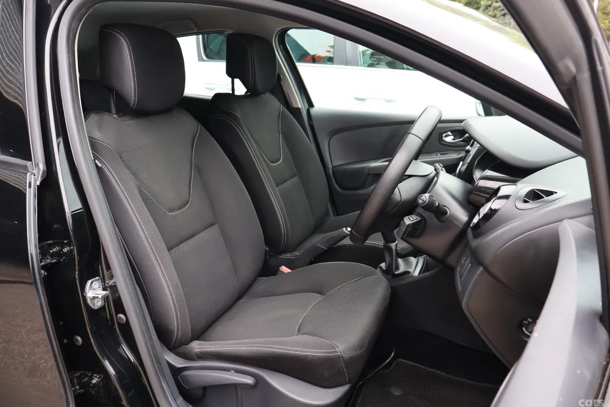 Renault Clio Hatchback, Petrol, 2015, Black