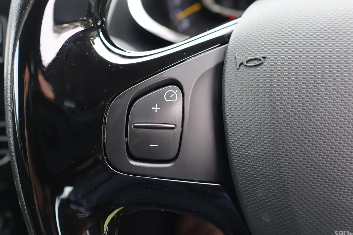 Renault Clio Hatchback, Petrol, 2015, Black