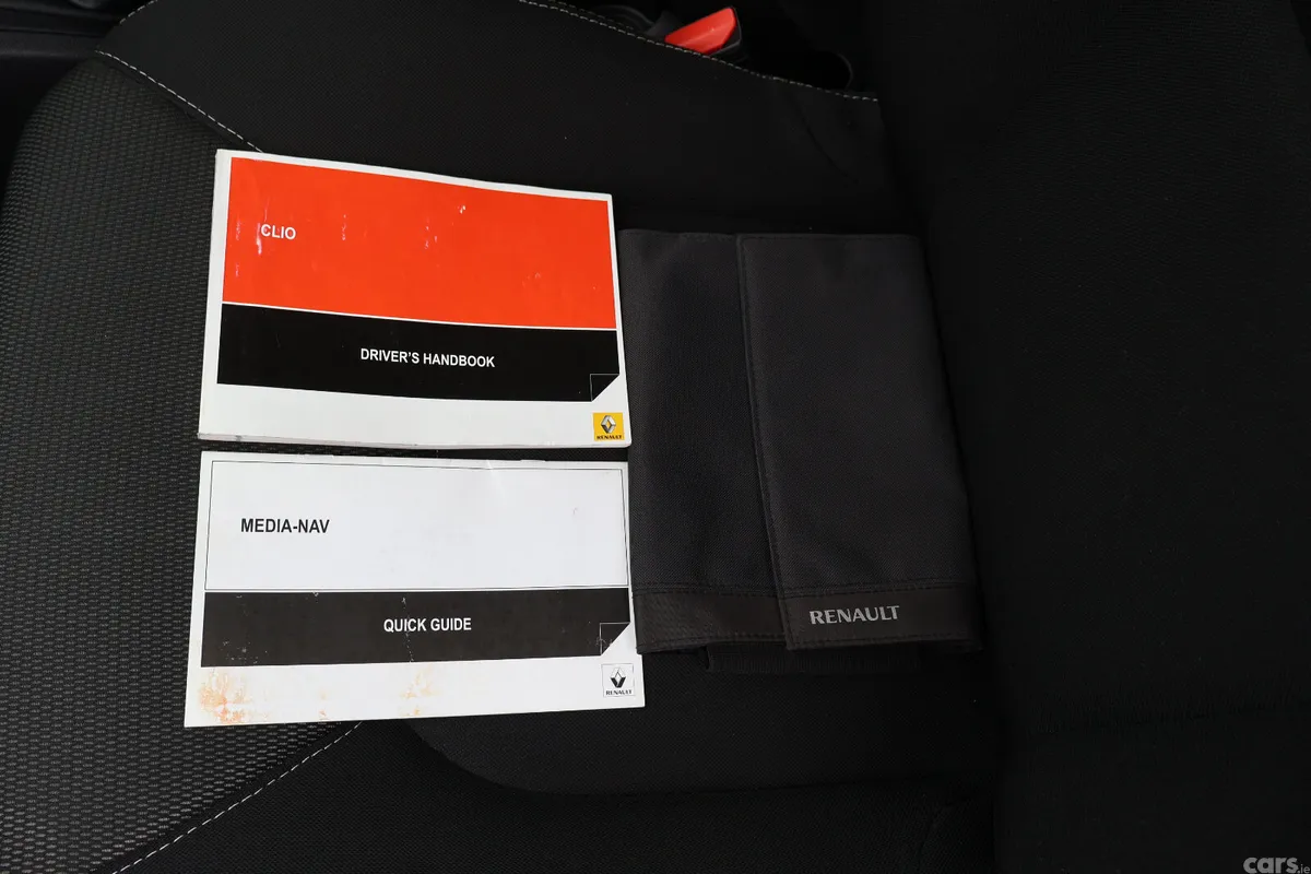 Renault Clio Hatchback, Petrol, 2015, Black