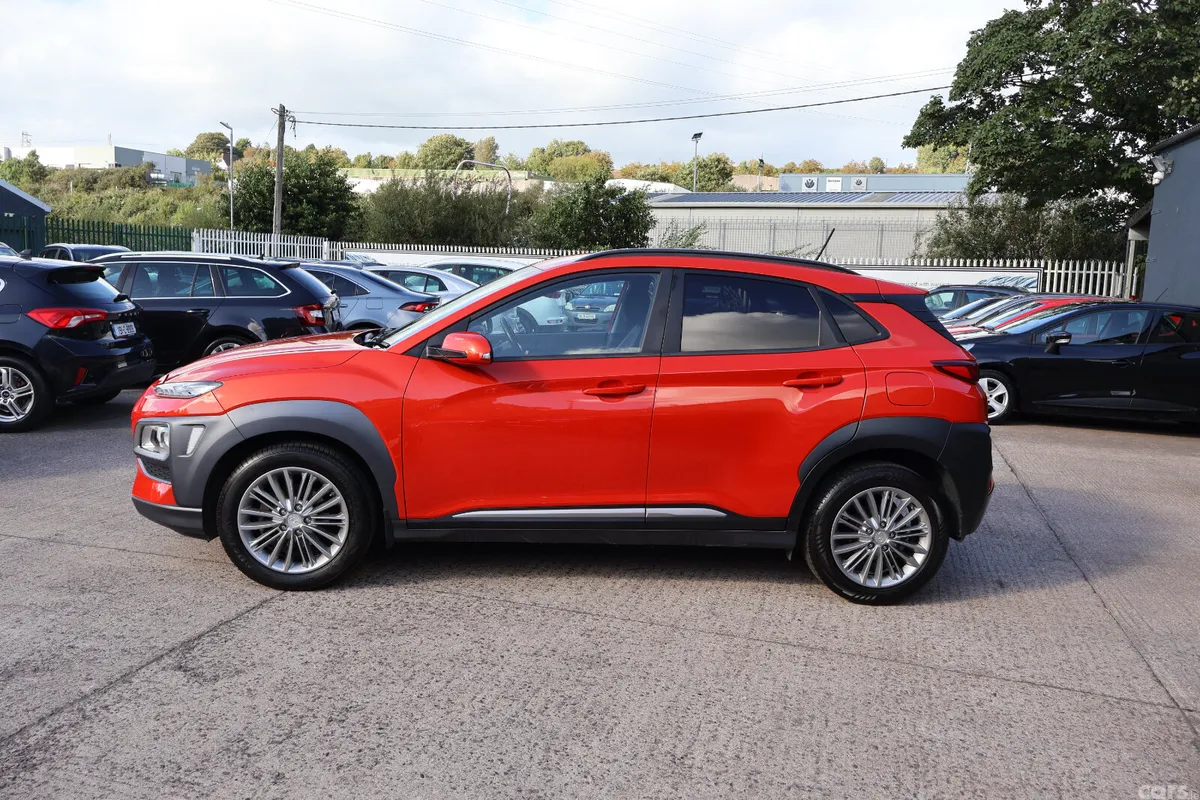 Hyundai KONA MPV, Petrol, 2018, Orange