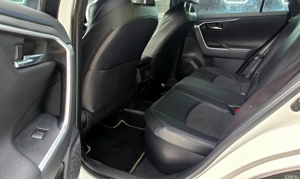 Toyota RAV4 SUV, Petrol Hybrid, 2019, White