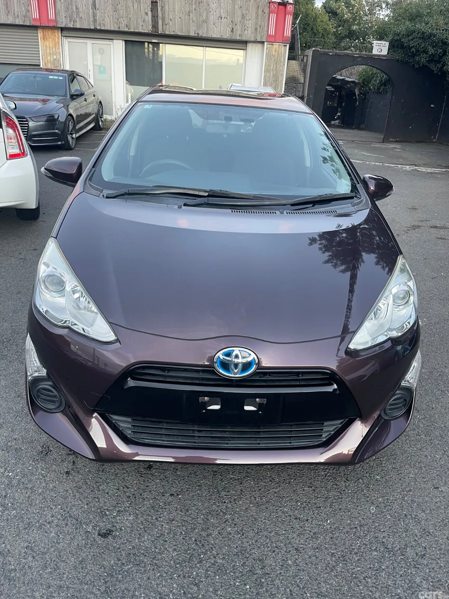 Toyota Aqua Hatchback, Petrol Hybrid, 2015, Black