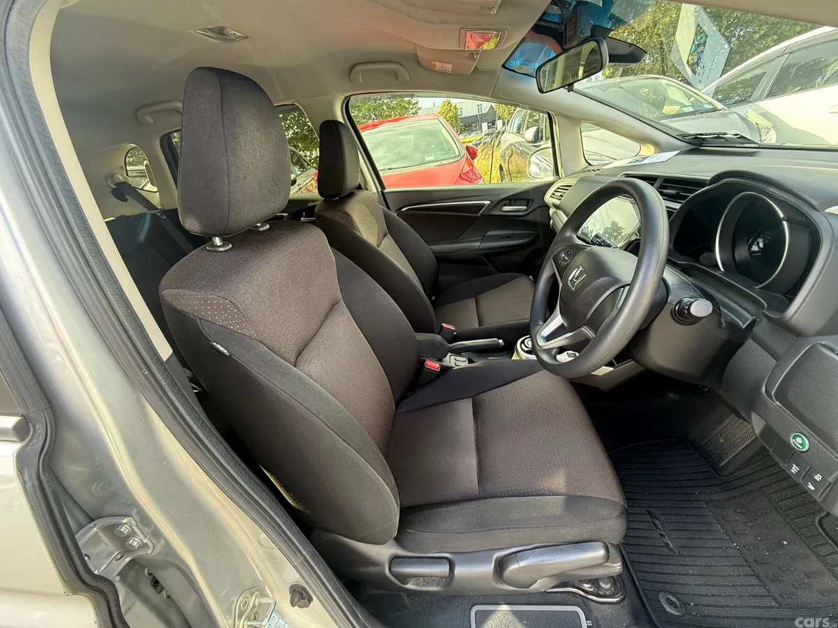 Honda Jazz Hatchback, Petrol Hybrid, 2016, Silver