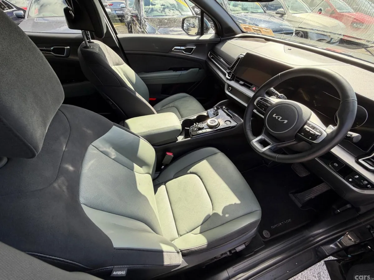 Kia Sportage SUV, Petrol Plug-in Hybrid, 2024, Black