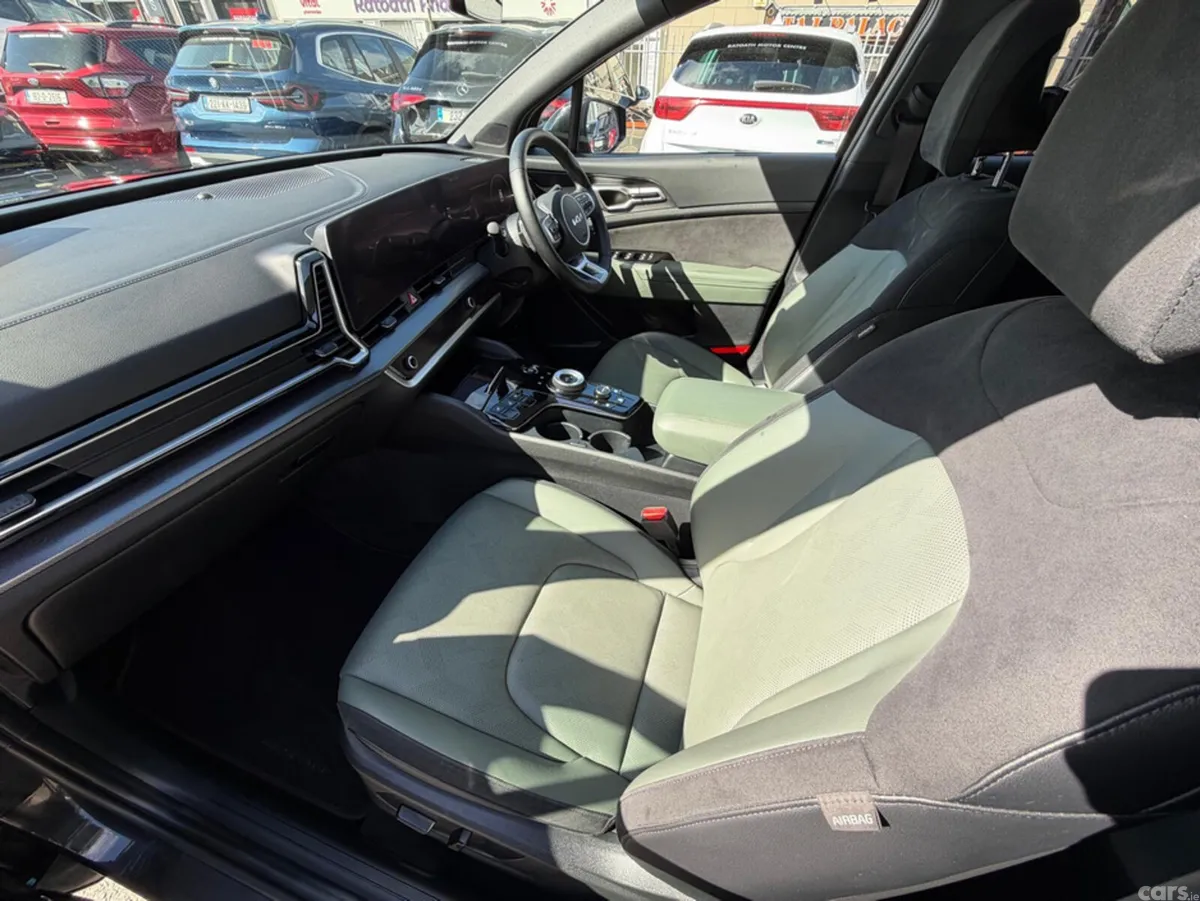 Kia Sportage SUV, Petrol Plug-in Hybrid, 2024, Black