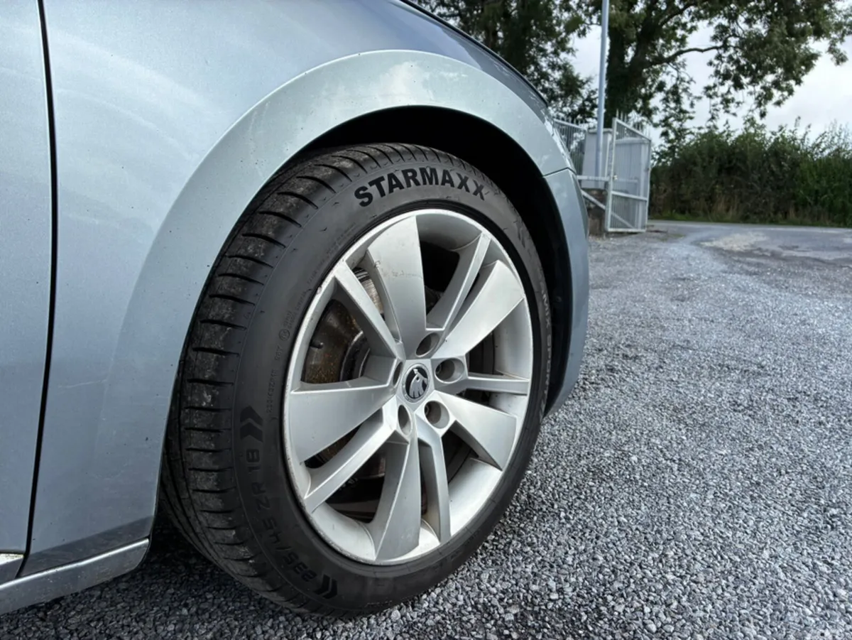 Skoda Superb Hatchback, Diesel, 2017, Grey