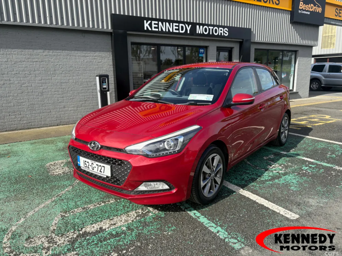 Hyundai i20 Hatchback, Petrol, 2015, Red