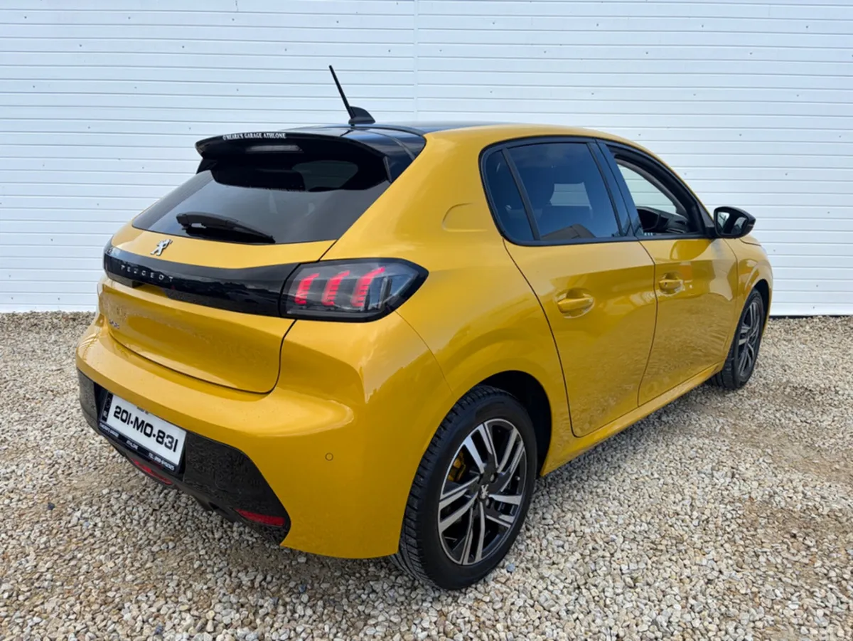 Peugeot 208 Hatchback, Petrol, 2020, Yellow