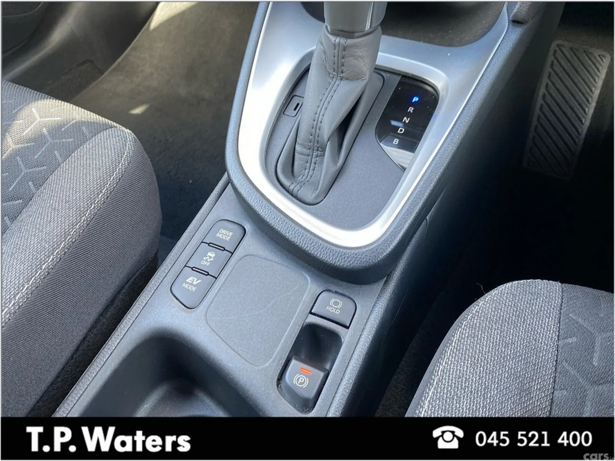 Toyota Yaris Cross Hatchback, Petrol Hybrid, 2023, Orange