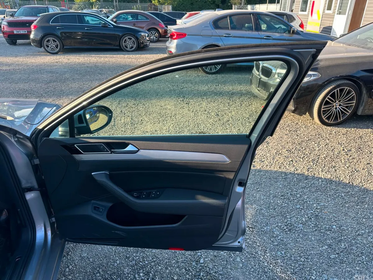 Volkswagen Passat Saloon, Diesel, 2018, Silver