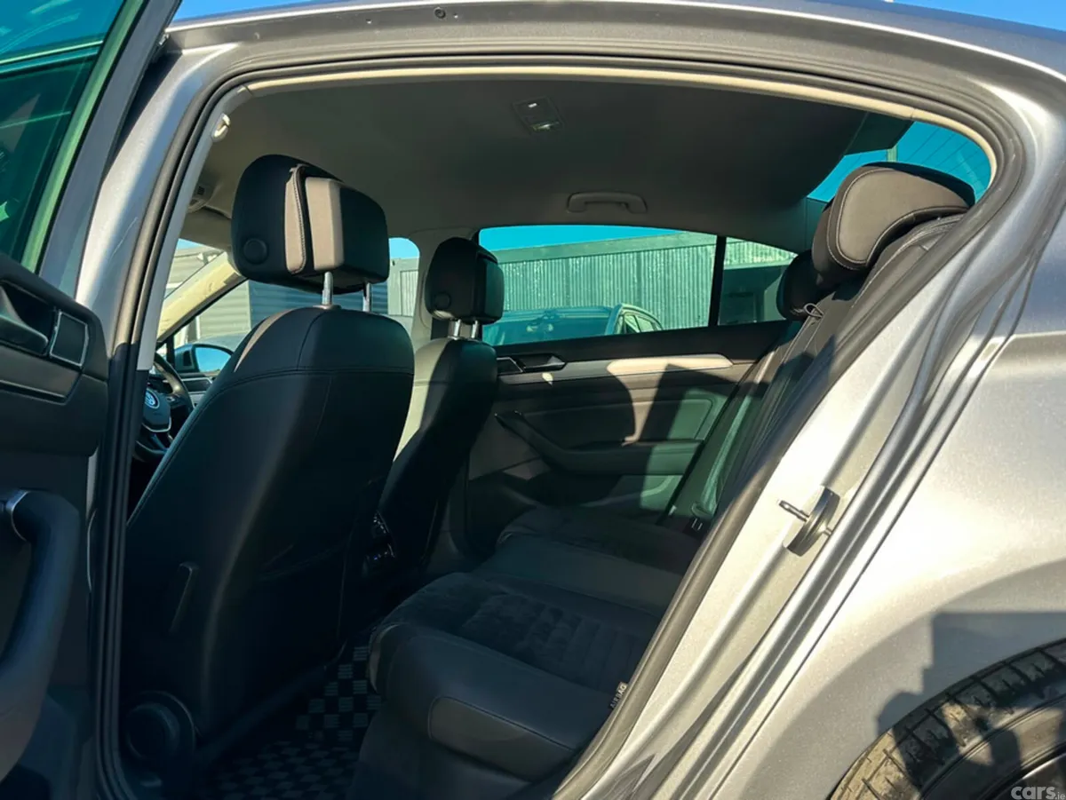 Volkswagen Passat Saloon, Diesel, 2018, Silver