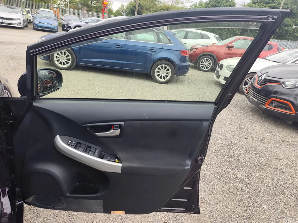 Toyota Prius Hatchback, Petrol Hybrid, 2015, Purple