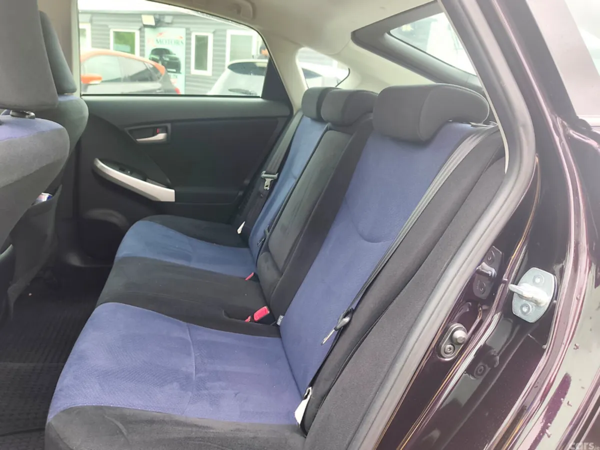 Toyota Prius Hatchback, Petrol Hybrid, 2015, Purple