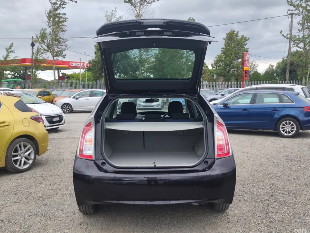 Toyota Prius Hatchback, Petrol Hybrid, 2015, Purple