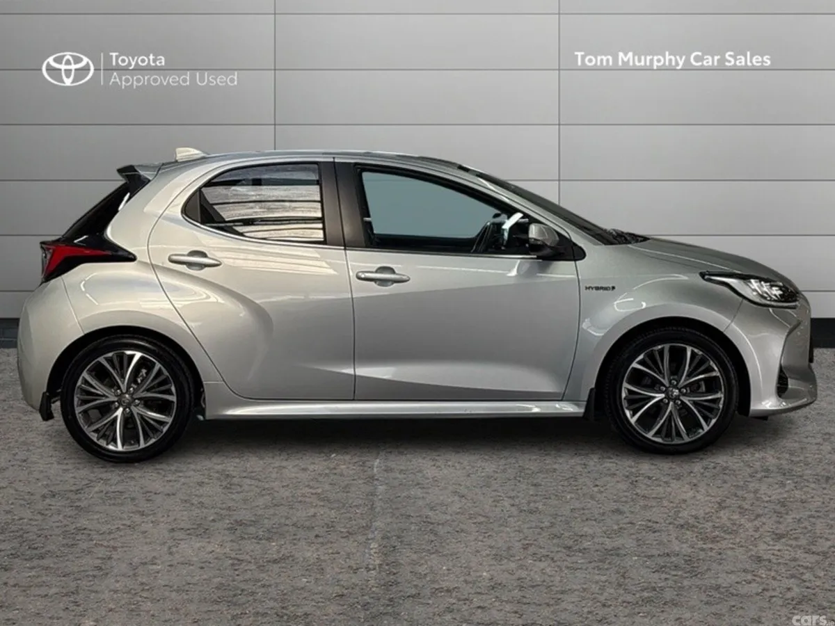 Toyota Yaris Hatchback, Petrol Hybrid, 2022, Silver