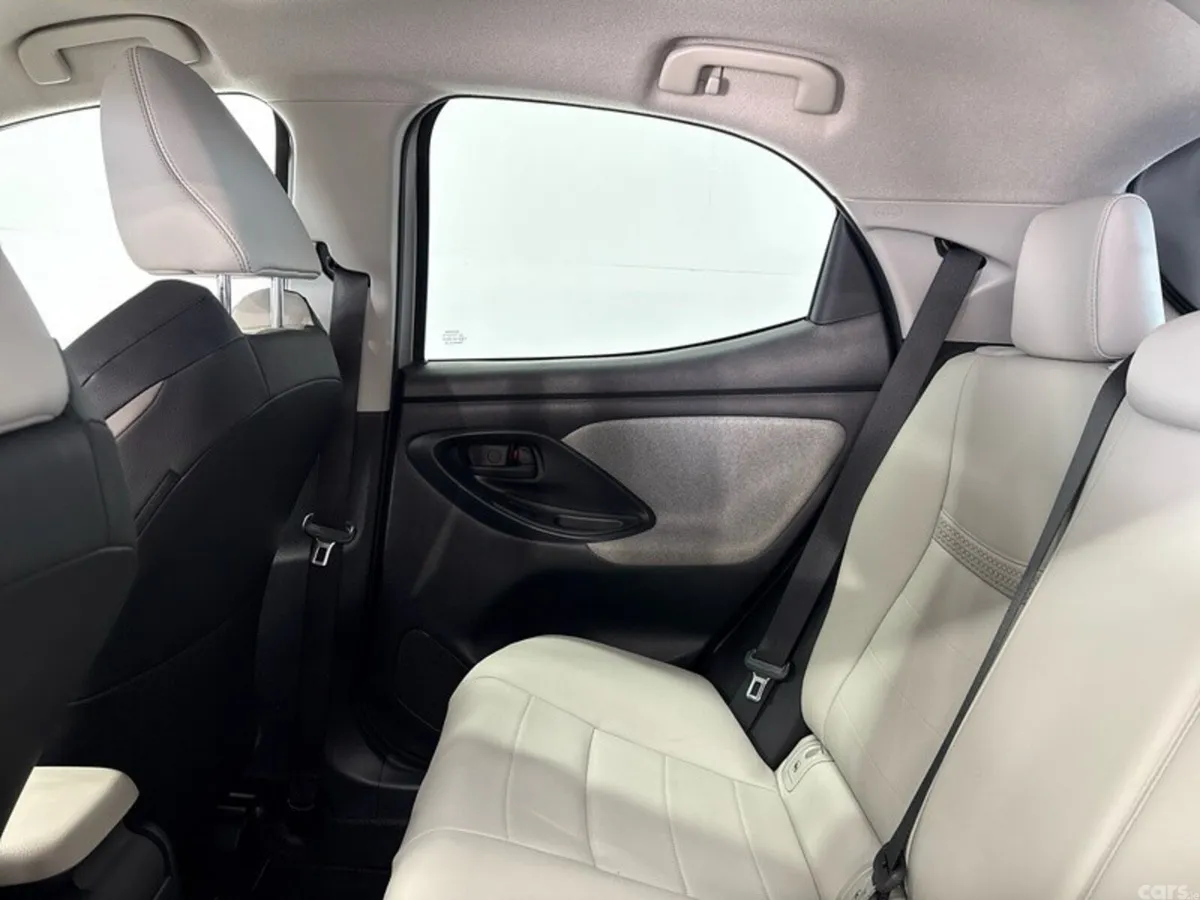 Toyota Yaris Hatchback, Petrol Hybrid, 2022, Silver