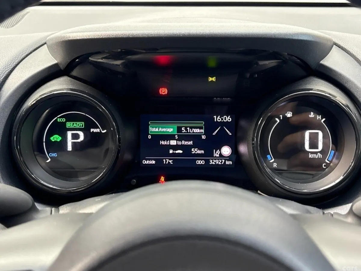 Toyota Yaris Hatchback, Petrol Hybrid, 2022, Silver