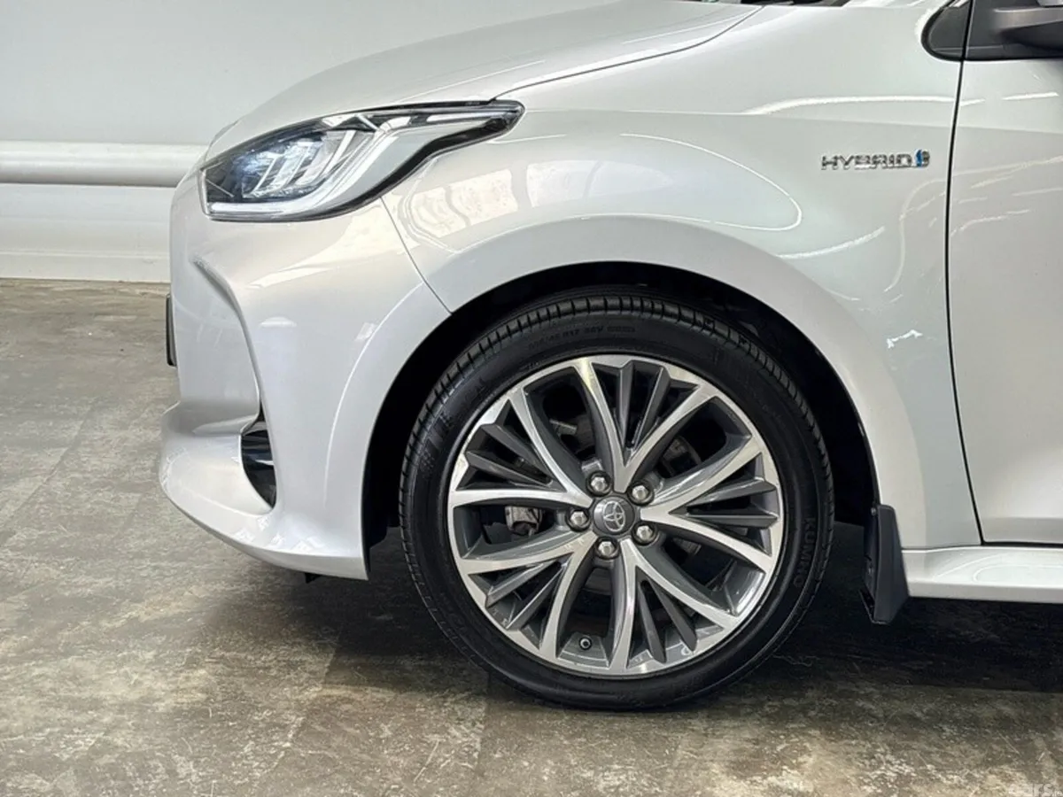 Toyota Yaris Hatchback, Petrol Hybrid, 2022, Silver