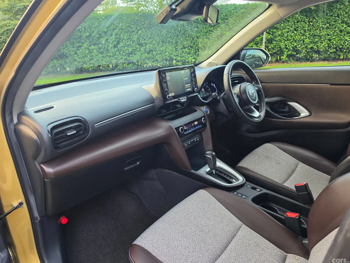 Toyota Yaris Cross Estate, Petrol Hybrid, 2021, Gold