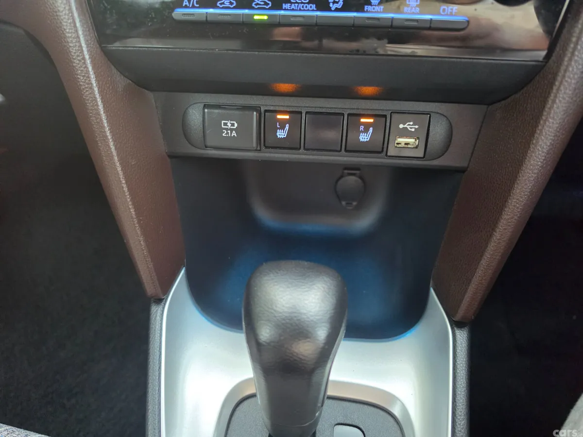 Toyota Yaris Cross Estate, Petrol Hybrid, 2021, Gold