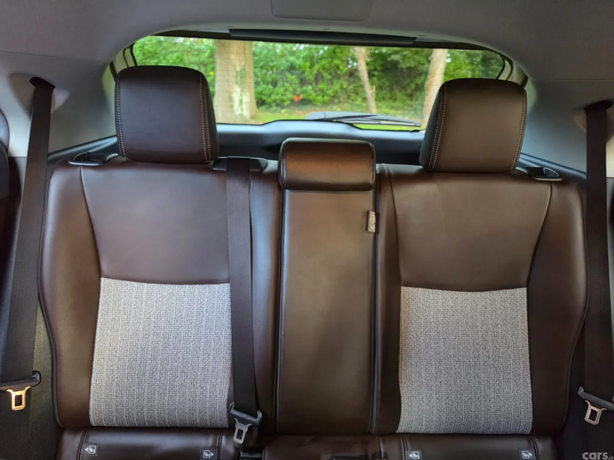 Toyota Yaris Cross Estate, Petrol Hybrid, 2021, Gold