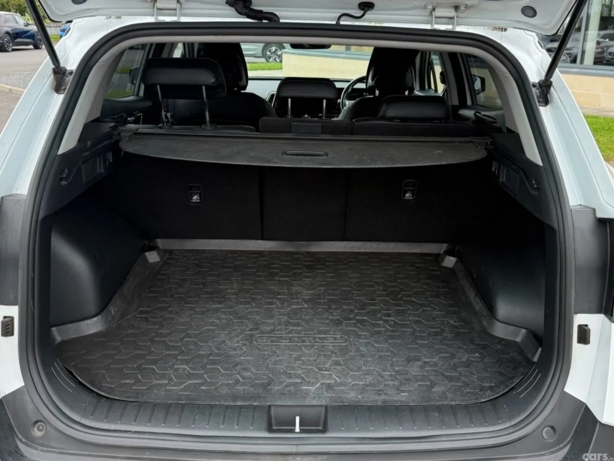 Kia Sportage SUV, Petrol Plug-in Hybrid, 2022, White