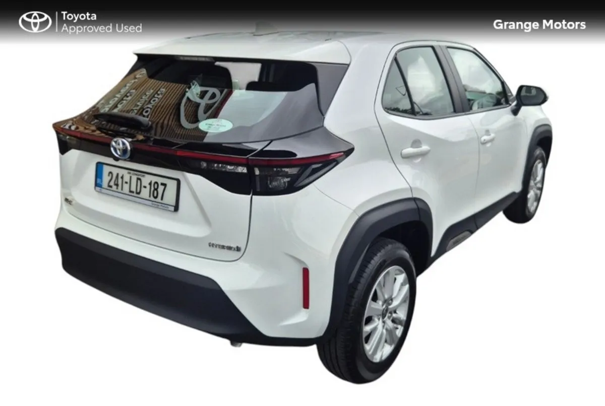 Toyota Yaris Cross Hatchback, Petrol Hybrid, 2024, White