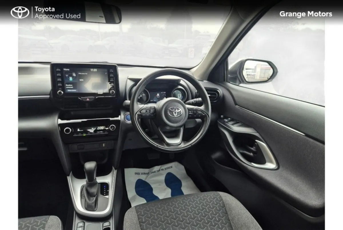 Toyota Yaris Cross Hatchback, Petrol Hybrid, 2024, White