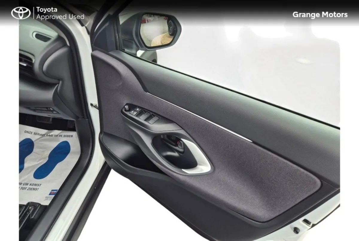 Toyota Yaris Cross Hatchback, Petrol Hybrid, 2024, White