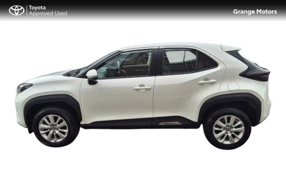 Toyota Yaris Cross Hatchback, Petrol Hybrid, 2024, White