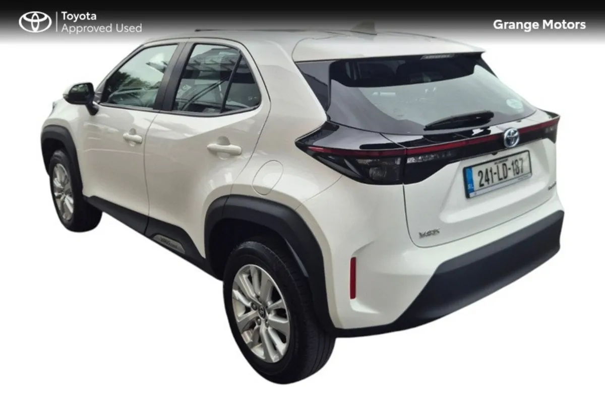 Toyota Yaris Cross Hatchback, Petrol Hybrid, 2024, White