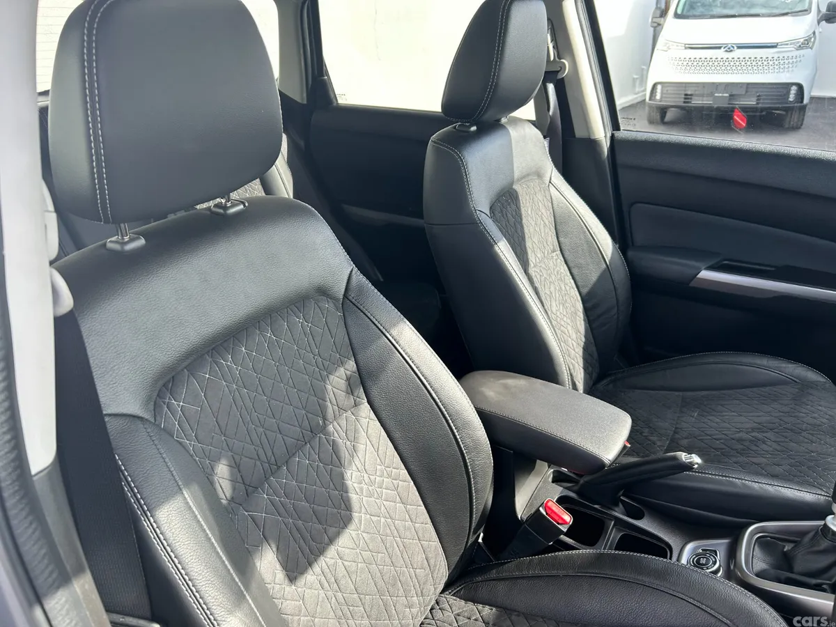 Suzuki Vitara SUV, Petrol, 2023, Grey