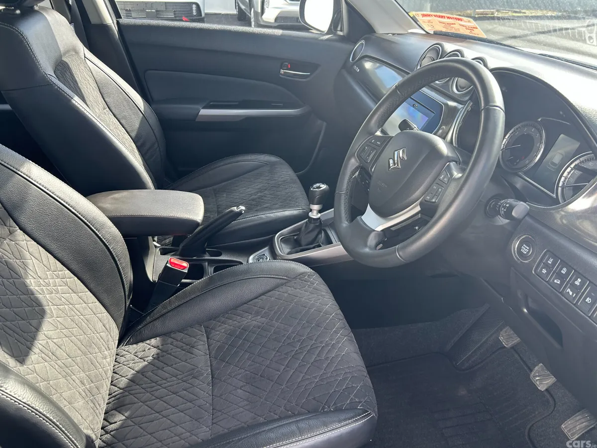 Suzuki Vitara SUV, Petrol, 2023, Grey