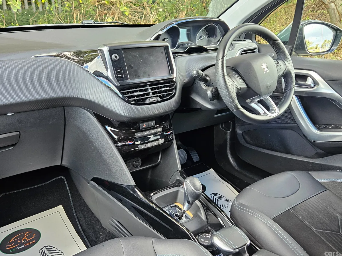 Peugeot 2008 MPV, Petrol, 2019, Grey